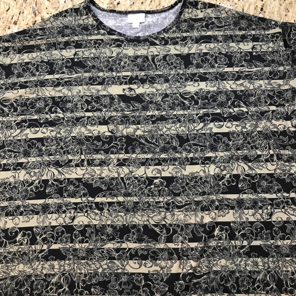 LuLaRoe - NWT medium Irma