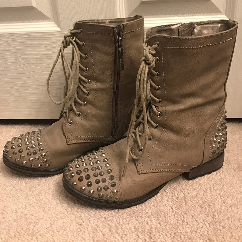Grey boots