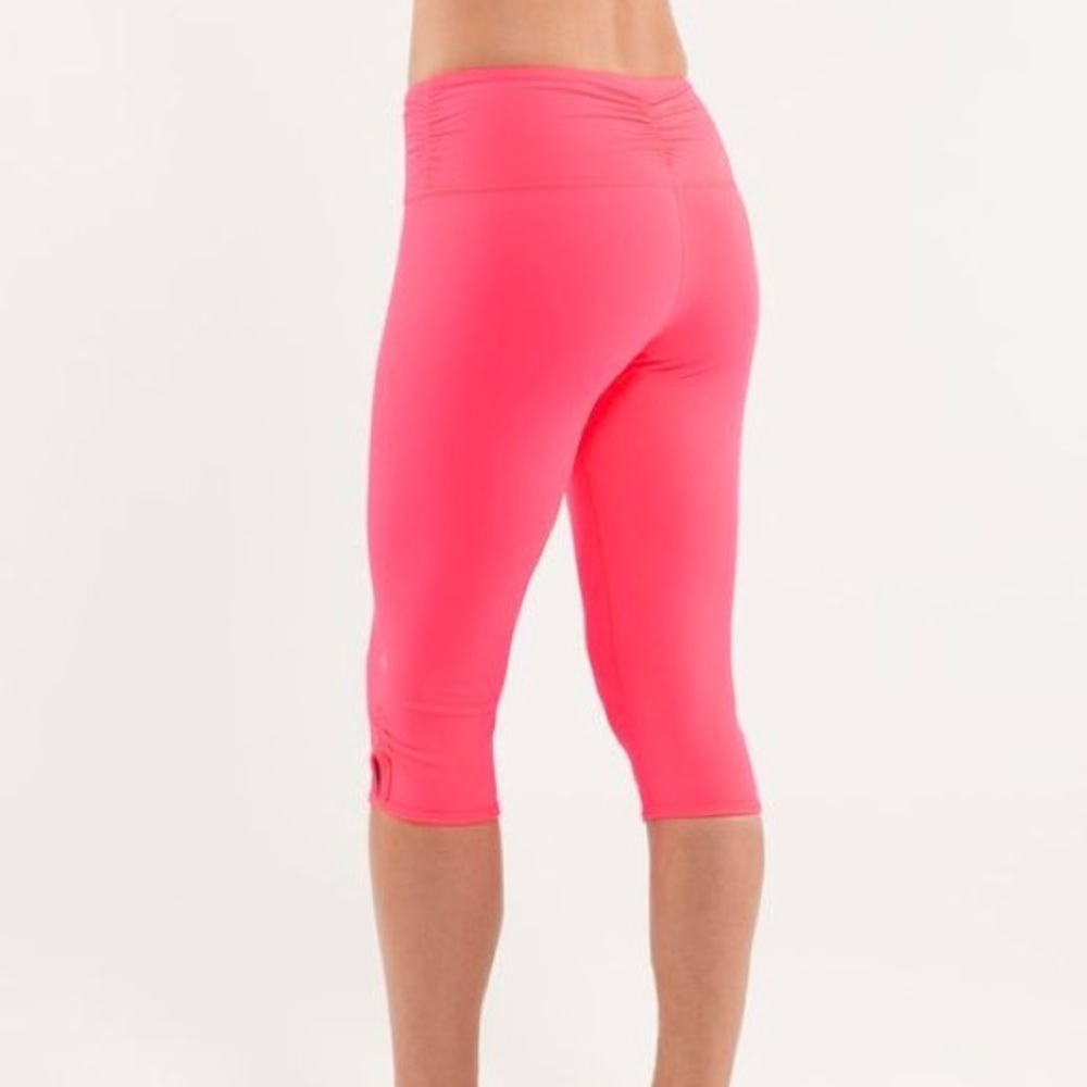 Lululemon dhanurasana hot pink crops sz 8