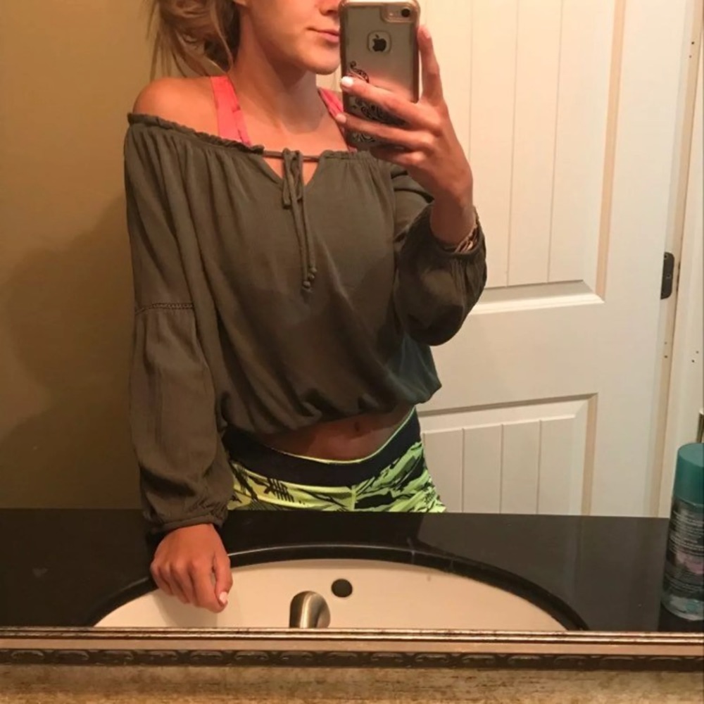 Green crop off the shoulder