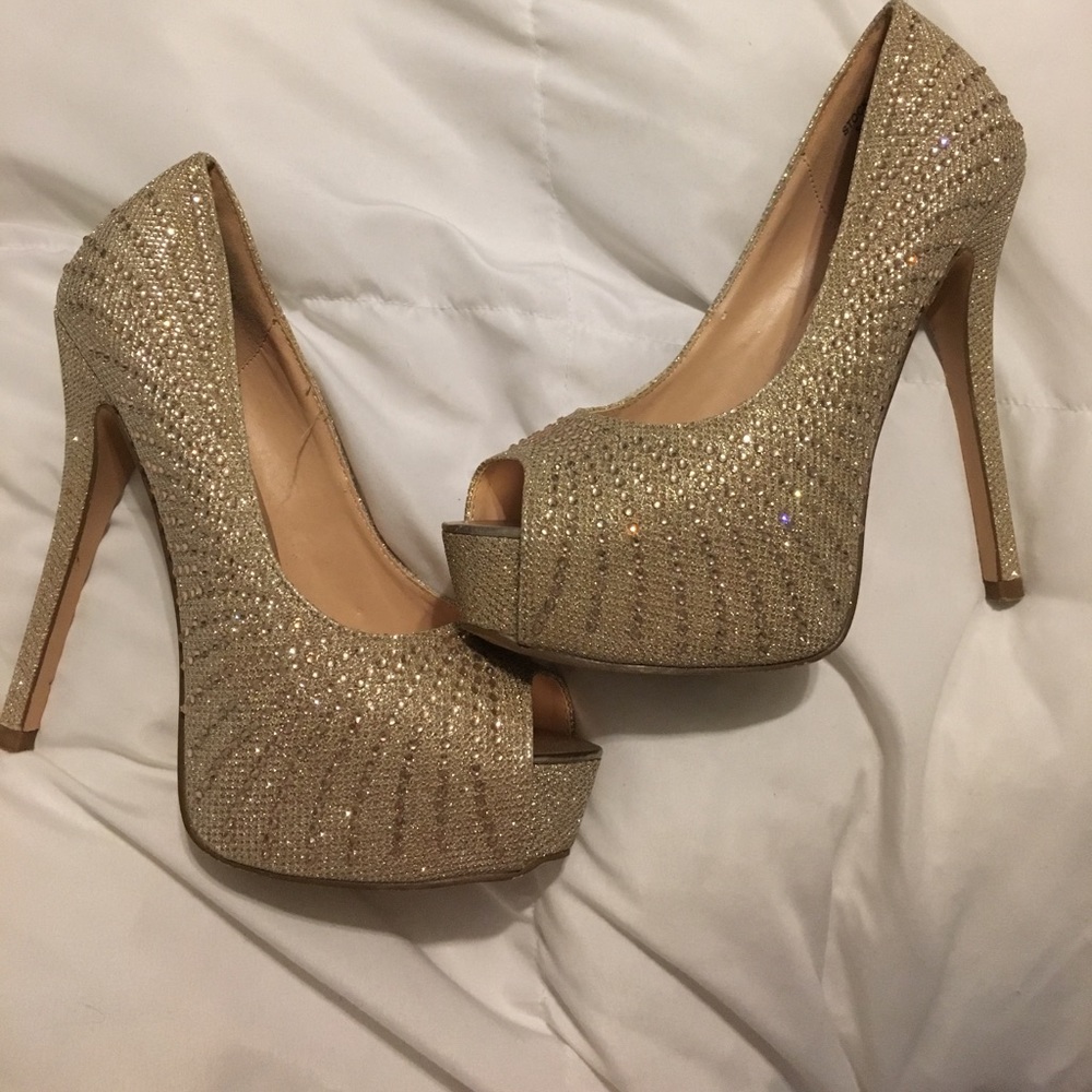 THE CUTEST bedazzled heels
