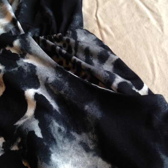 Chico's Animal Print Faux Wrap Dress Size 8 or M - Picture 4 of 7