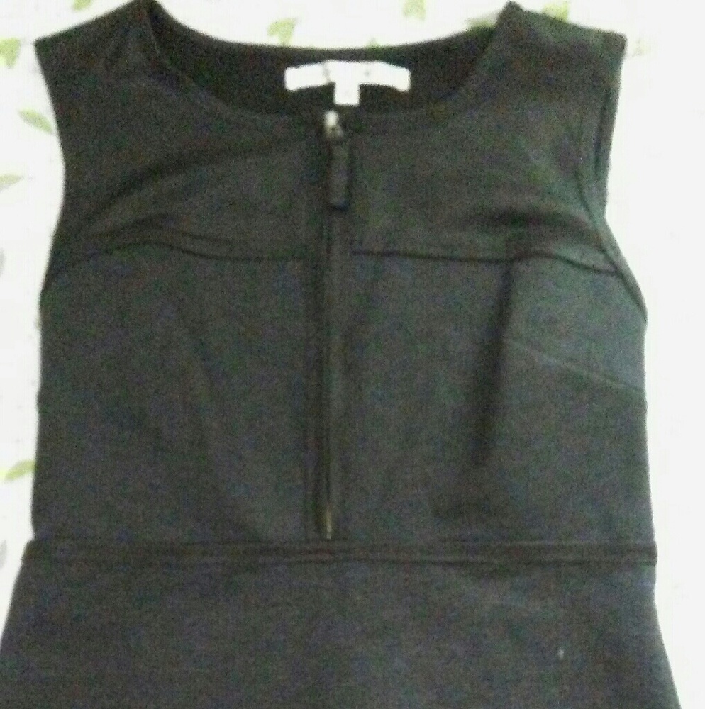 Sleeveless knee high dress