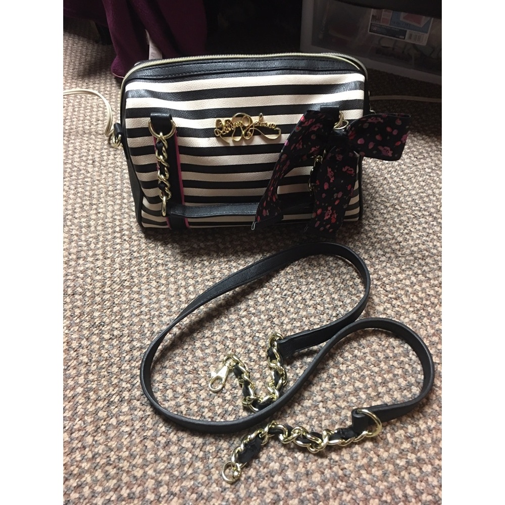 ✨Betsey Johnson Purse✨
