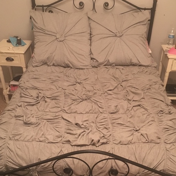 ANTHROPOLOGIE BED SET AND 2 EURO SHAMS - Picture 1 of 4