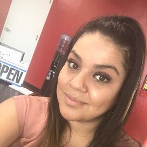 Meet your Posher, Dennise