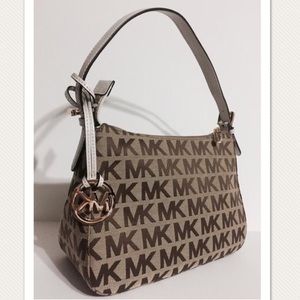 NWT MICHAEL KORS Signature Shoulder Bag