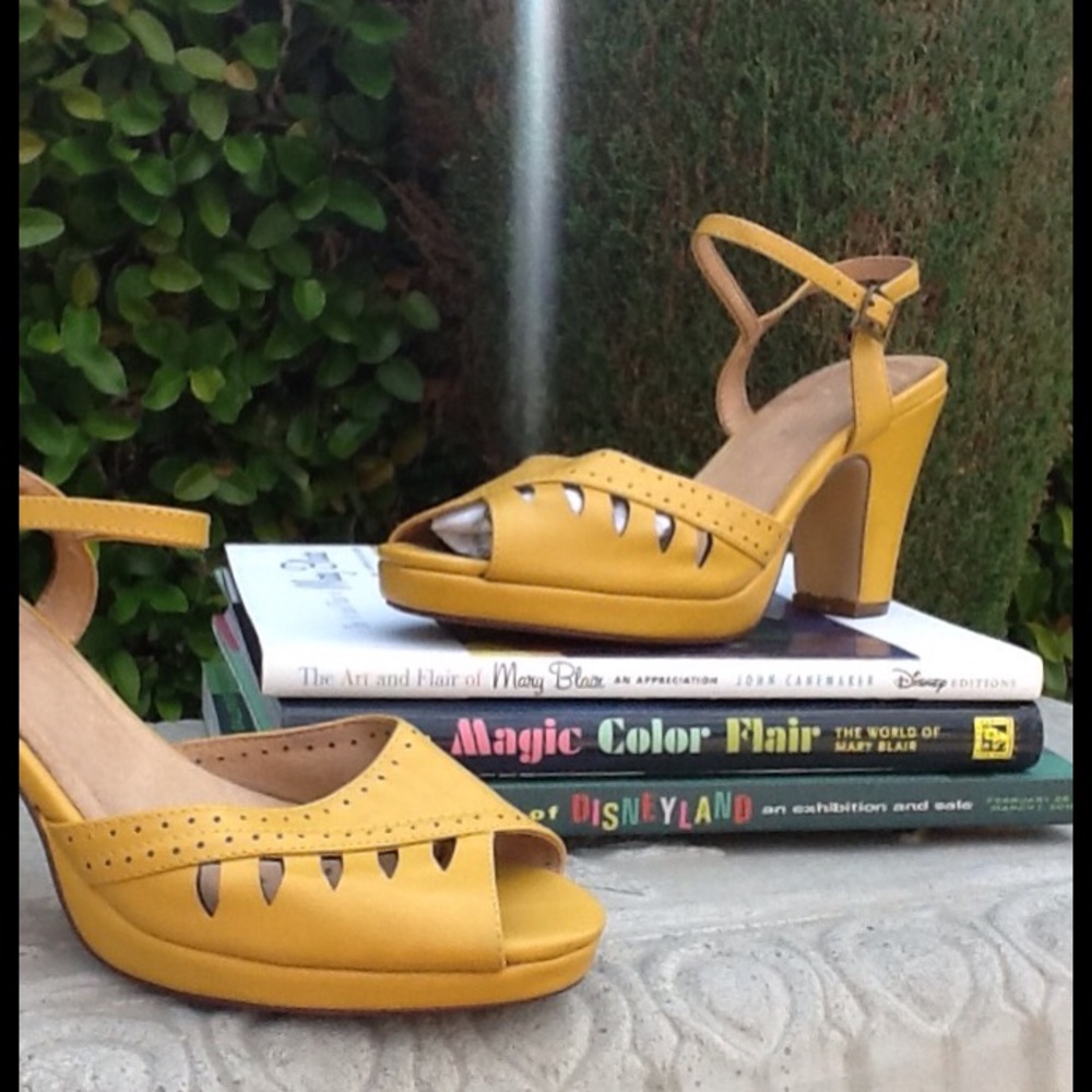 Goldenrod Chelsea Crew ~ Vintage Inspired Heels