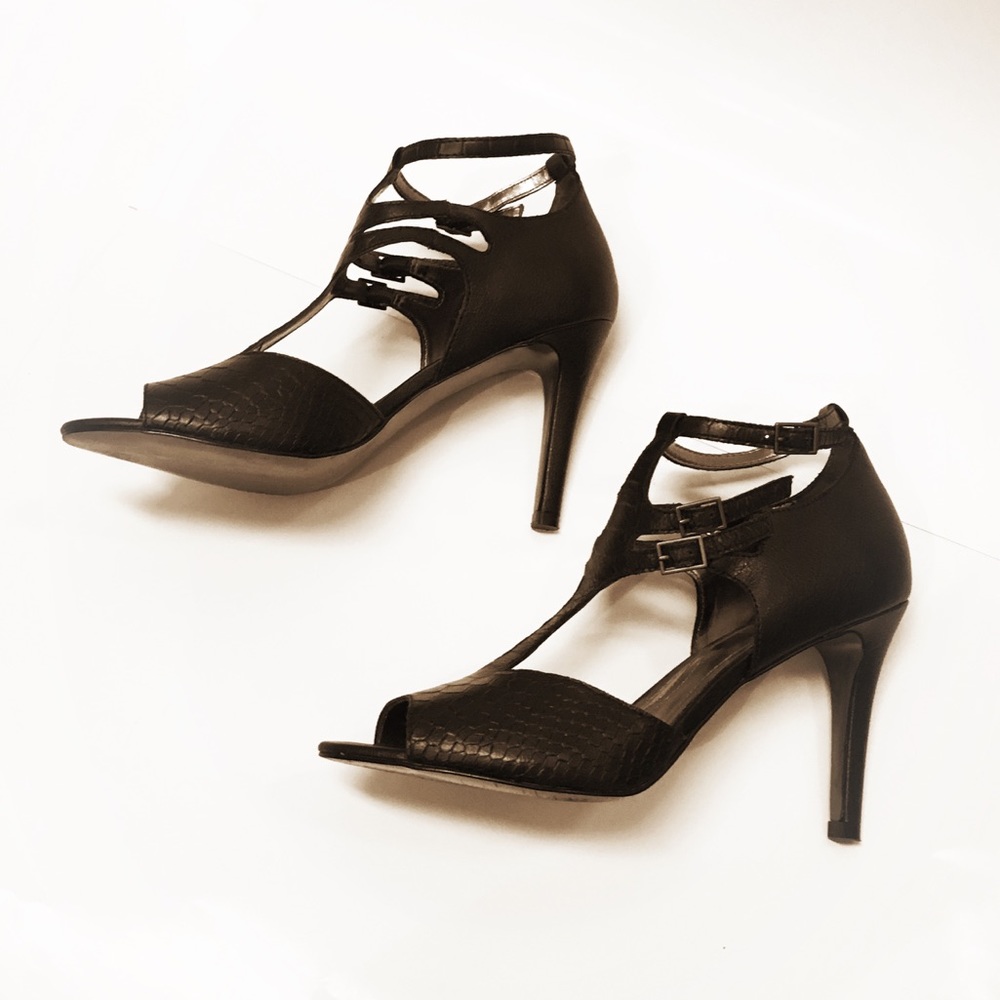 [Tahari] Open Toe Black Sandals