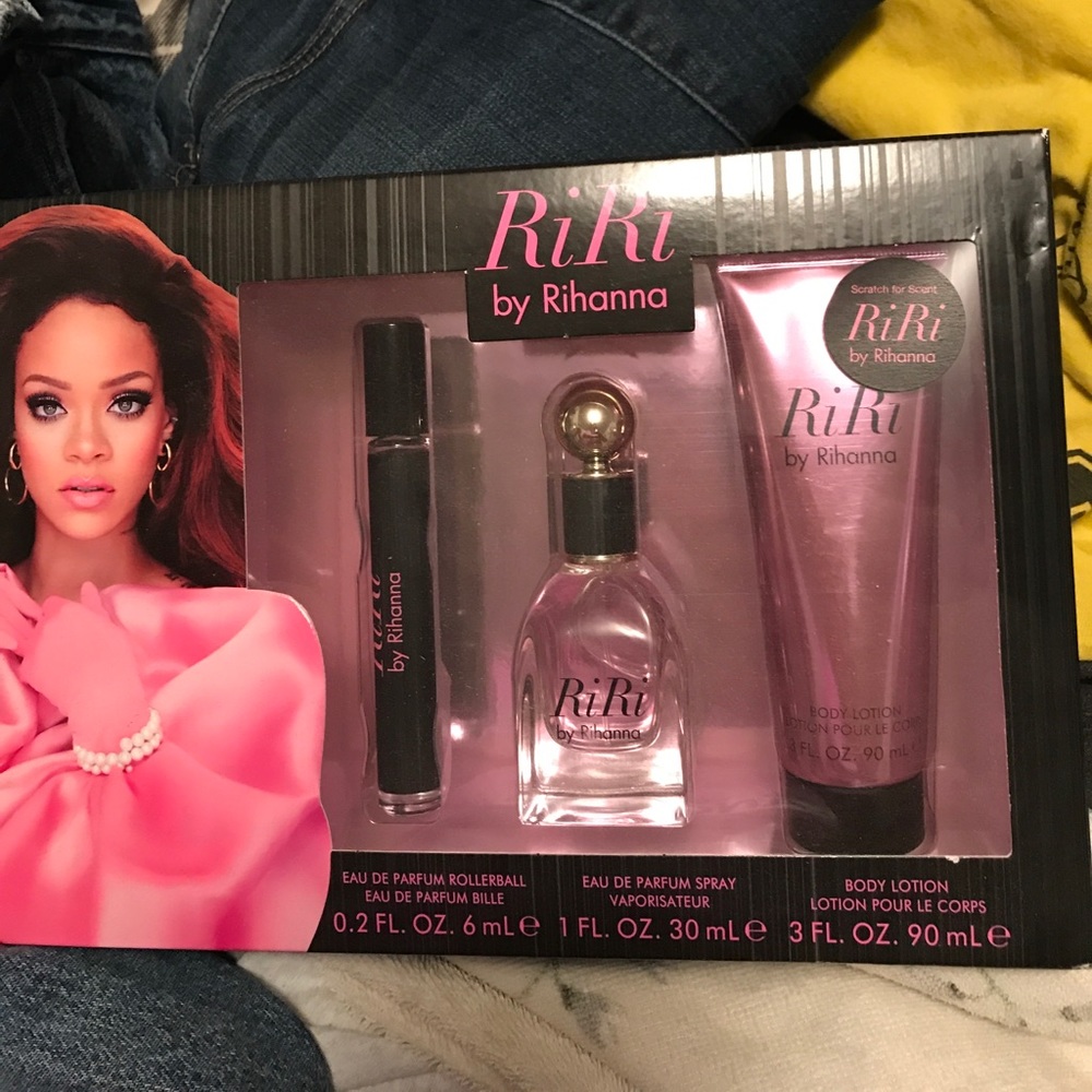 RiRi by Rihanna gift box