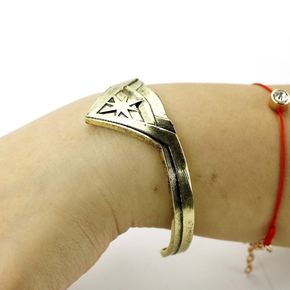 Wonder Woman Tiara Bracelet Bangle Cuff Gold - Picture 5 of 7