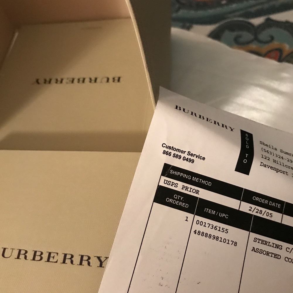Burberry Bracelet so cute - Picture 5 of 8