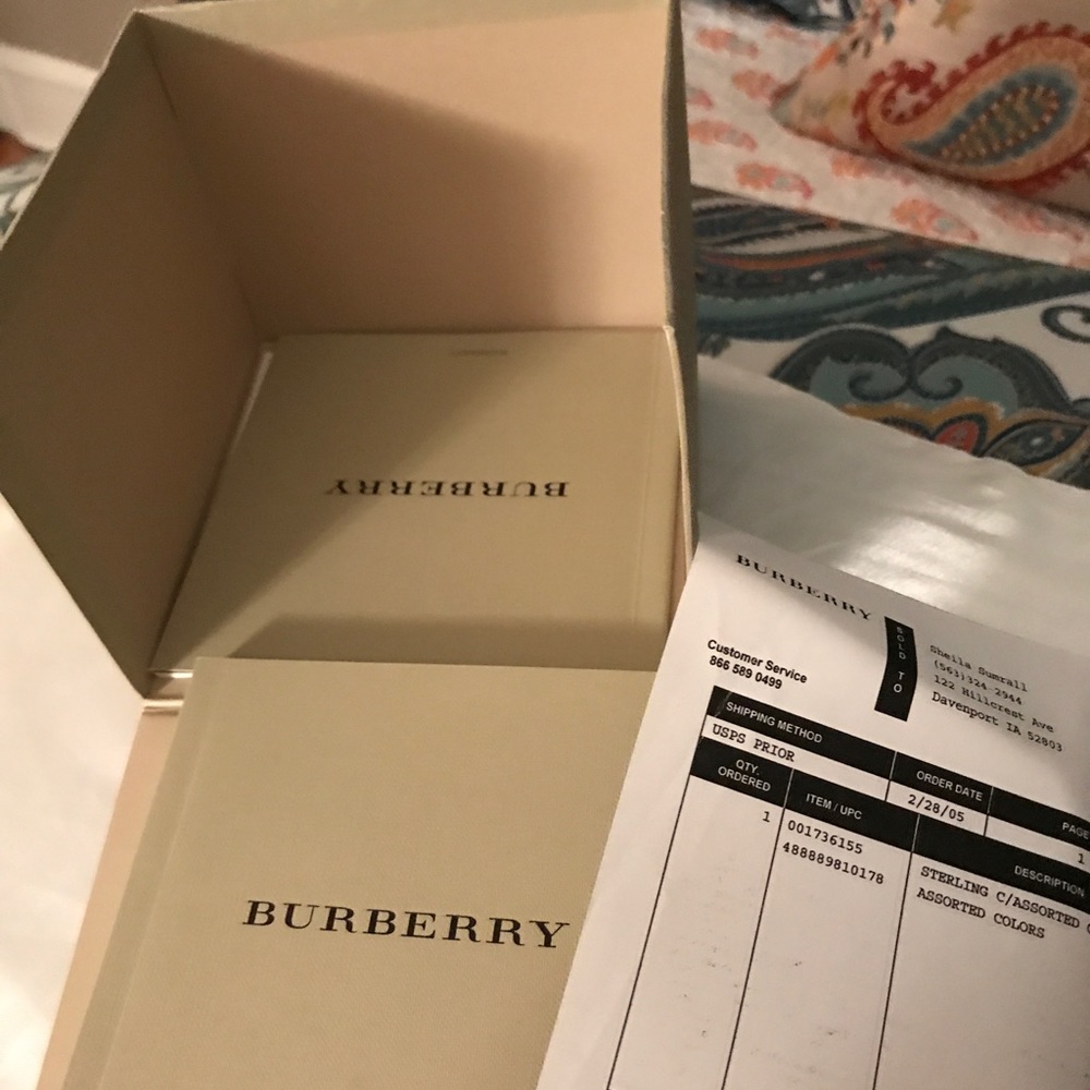Burberry Bracelet so cute - Picture 6 of 8
