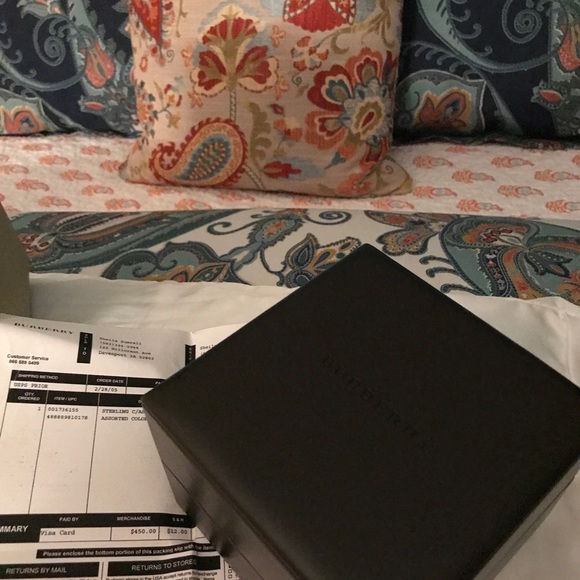 Burberry Bracelet so cute - Picture 7 of 8