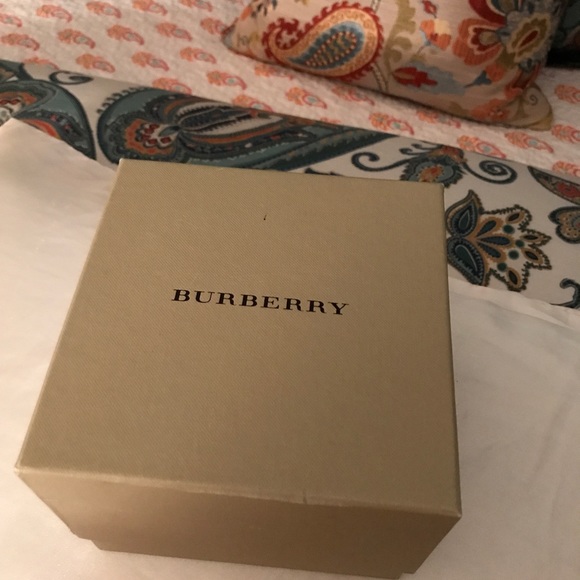 Burberry Bracelet so cute - Picture 8 of 8