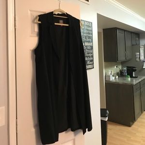 Vince Camuto long black crepe vest size XL