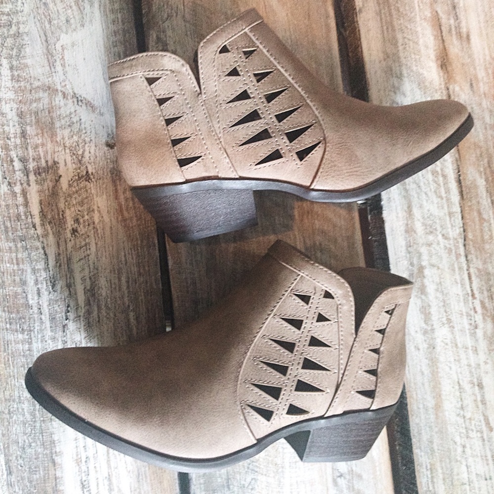 Laser Cut-Out Booties - Picture 1 of 2