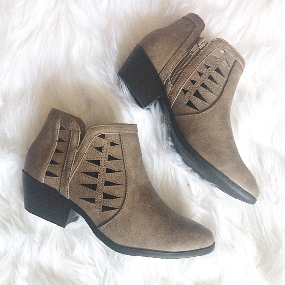 Laser Cut-Out Booties - Picture 2 of 2