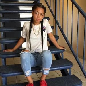 Meet your Posher, Alexus