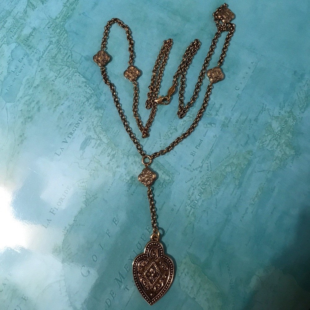 Golden necklace with decorated heart!