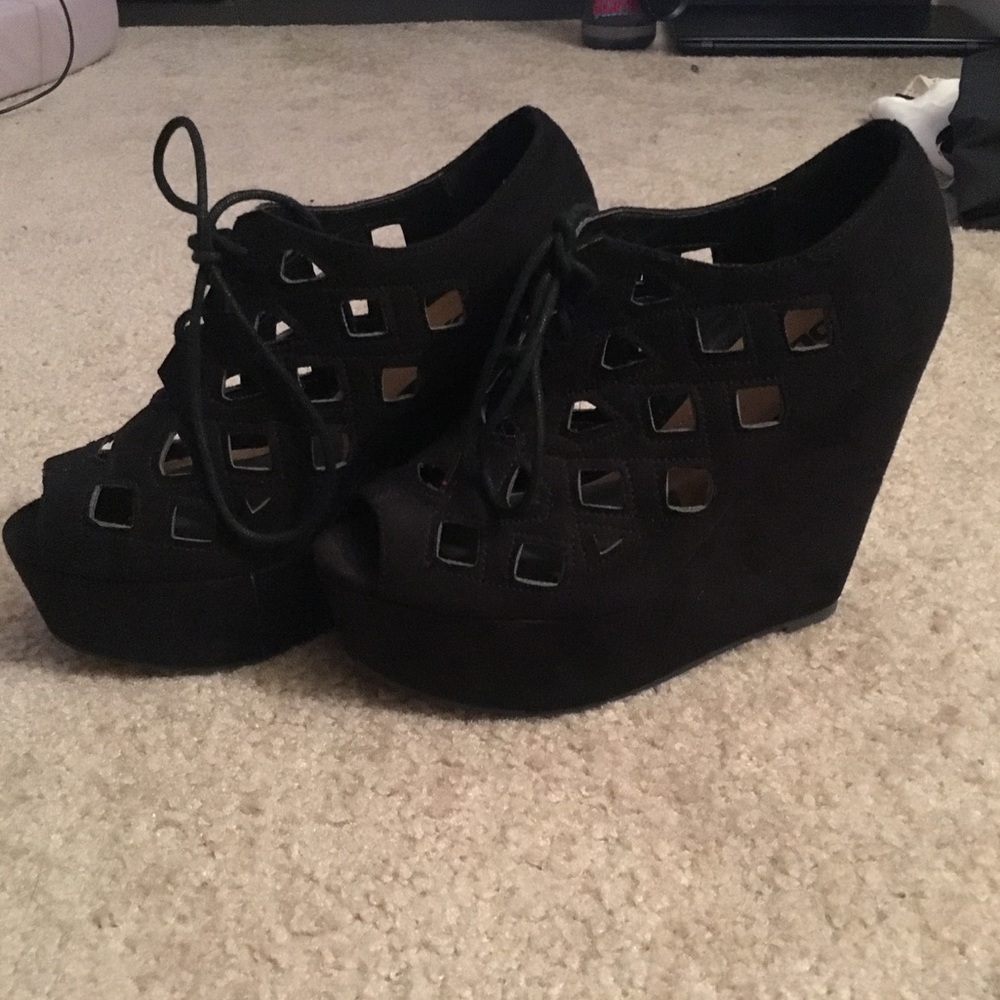 Black Cut Out Wedges