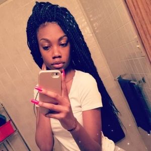 Meet your Posher, Andrea