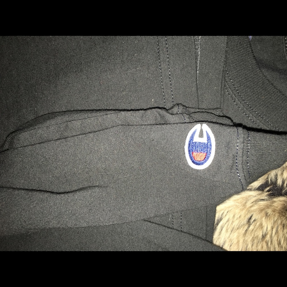 TRENDY CHAMPION LONGSLEEVE TSHIRT