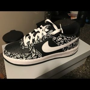 7Y New Air Force Ones fits women's 9
