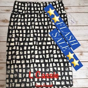 🦄🦄🦄LuLaRoe Black & White Cassie🦄🦄🦄