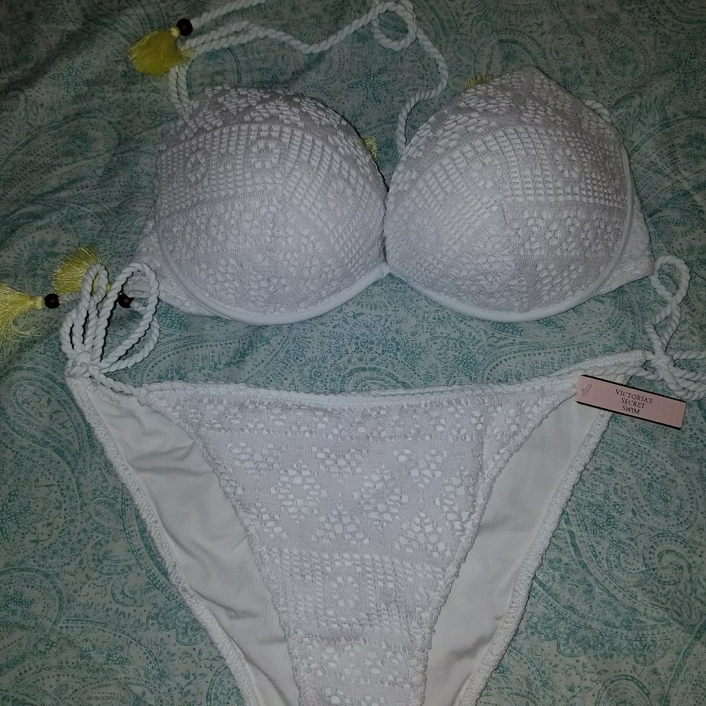 LOVELY WHITE VICTORIA'S SECRET PUSH UP BIKINI
