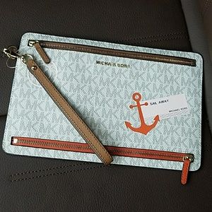 MICHAEL Michael Kors Signature Sail Away Large Tra