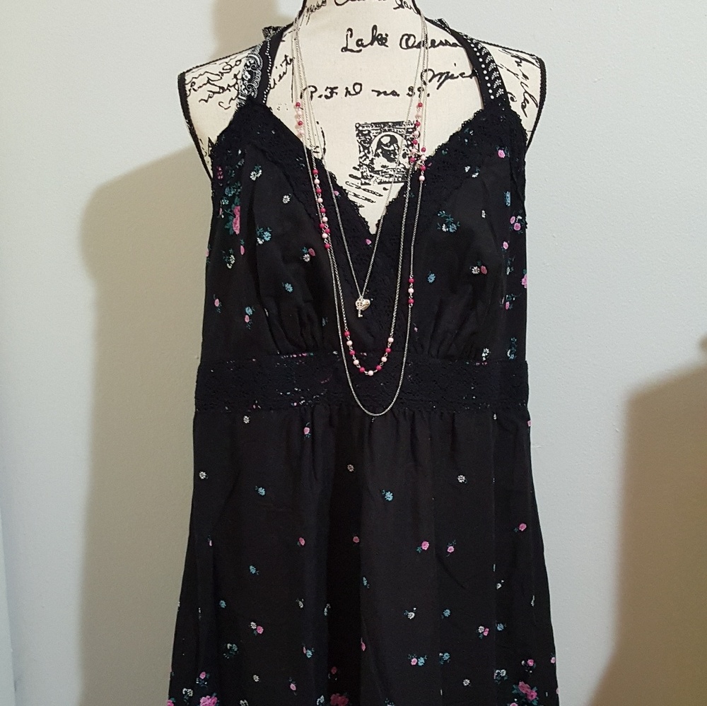 💲FLASH SALE💲 NWT Torrid Halter Midi Dress