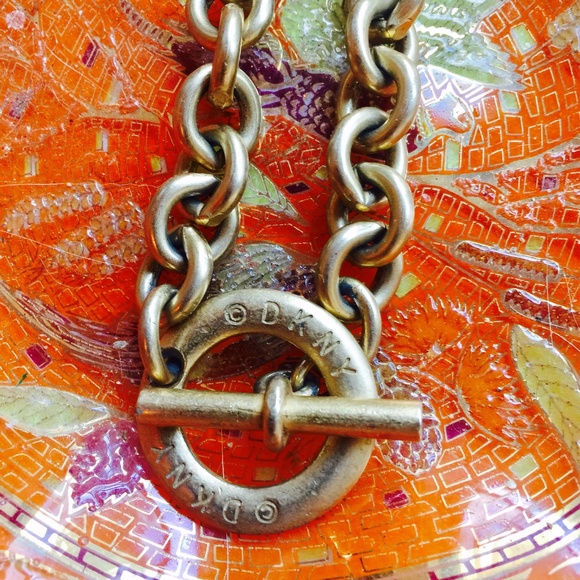 . {DKNY RUNWAY} Gold chain toggle necklace - Picture 4 of 8