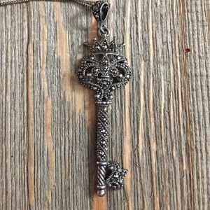 Price Drop!! 👑 Crown & Skeleton Key Necklace