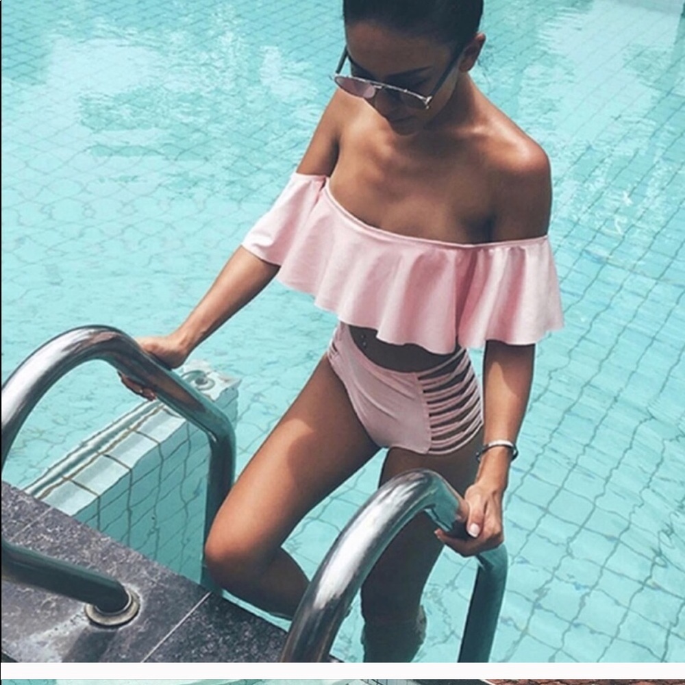 Off shoulder bikini