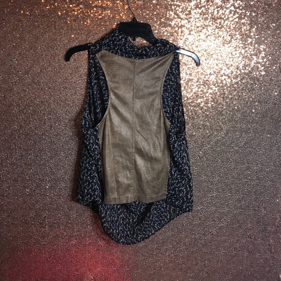 Cute open face top - Picture 2 of 2