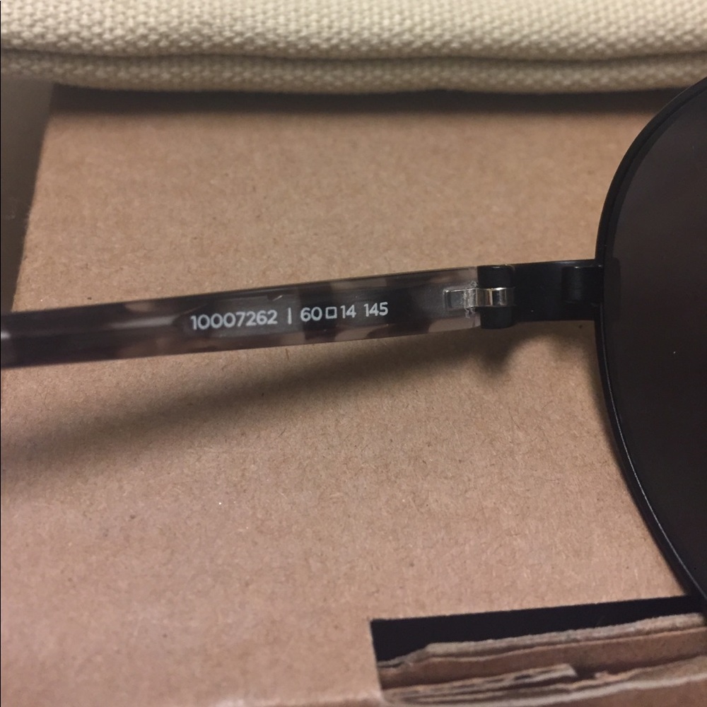 Authentic TOMS 😎 - Picture 5 of 8