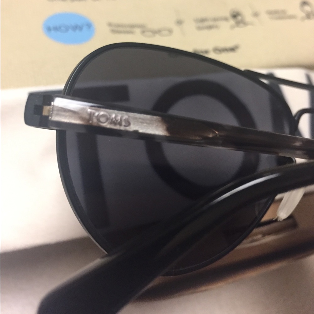 Authentic TOMS 😎 - Picture 6 of 8