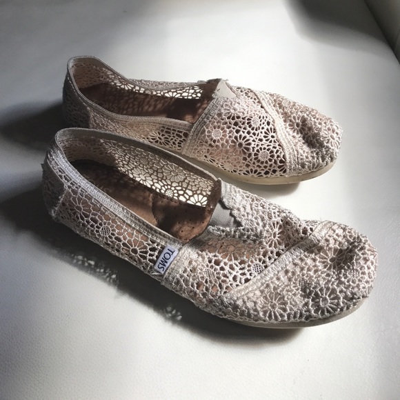 toms natural moroccan crochet