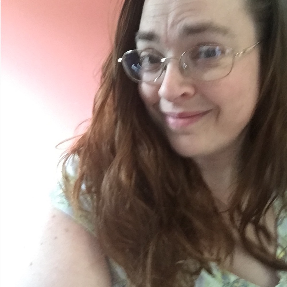 Meet your Posher!  I'm Leslie.