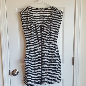 Woman's black and white dress size small
