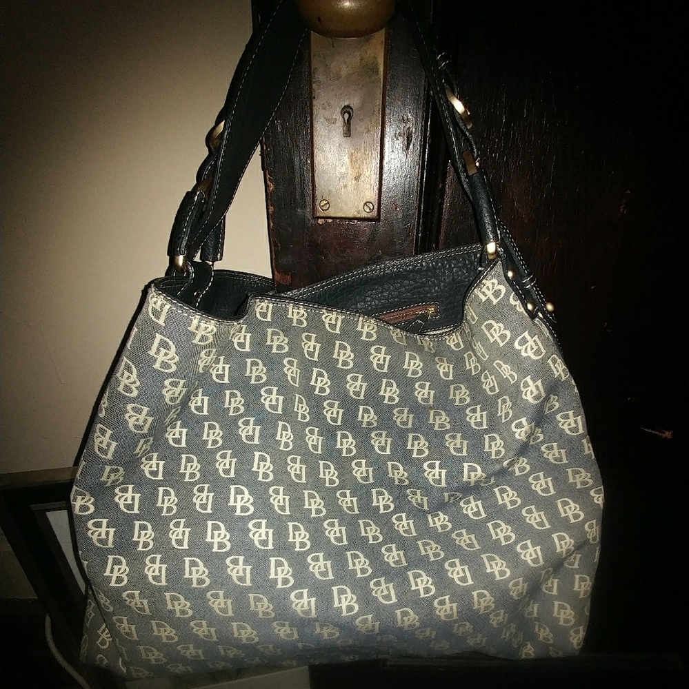 Dooney and Bourke signiture extra large hobo bag