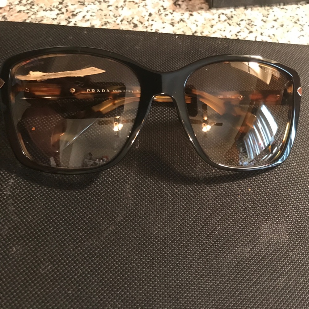NWT Prada Sunglasses SPR 14P-A