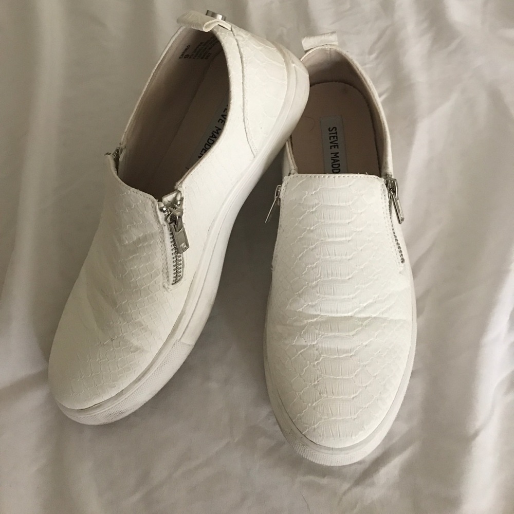 Steve Madden white slip on