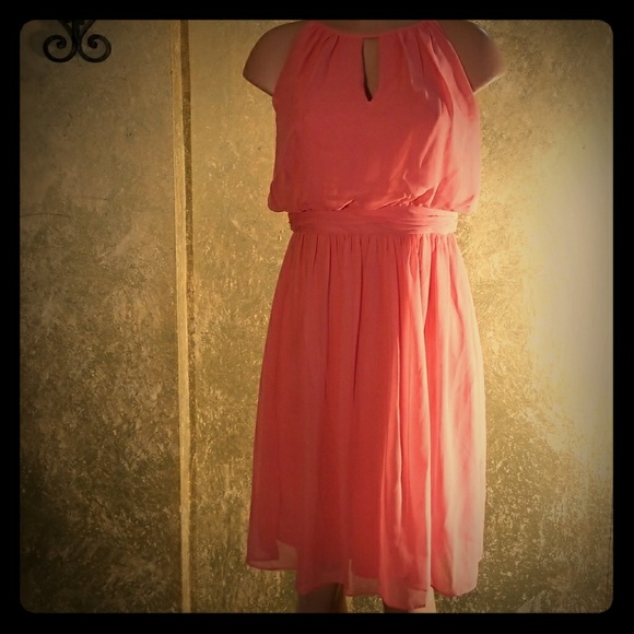 Keyhole Halter Neck Chiffon Dress with Pockets Pearl Pink