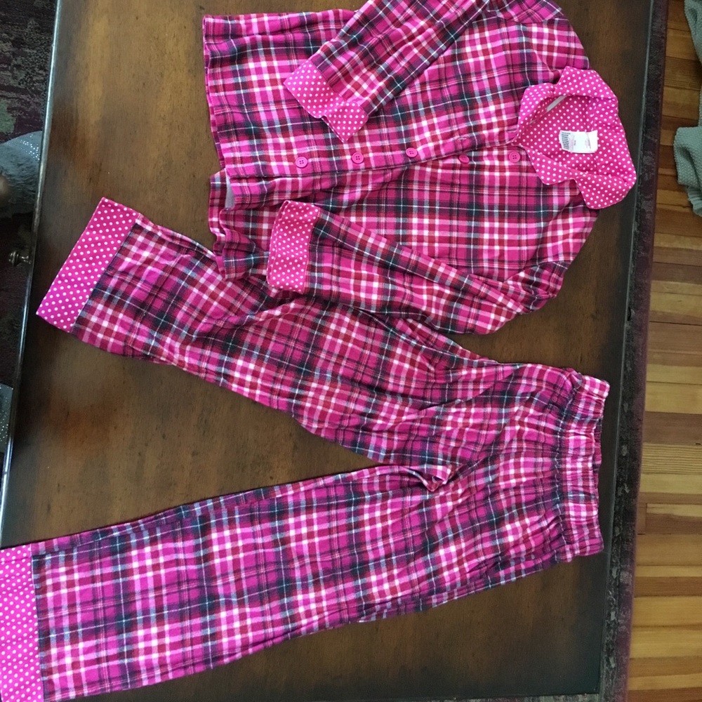 2 pyjamas 8-10, size M