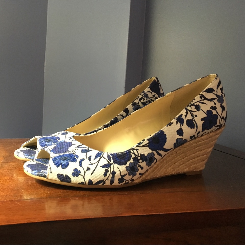 Blue floral wedge