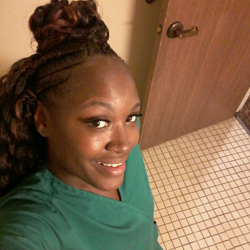 Meet your Posher, Dominique