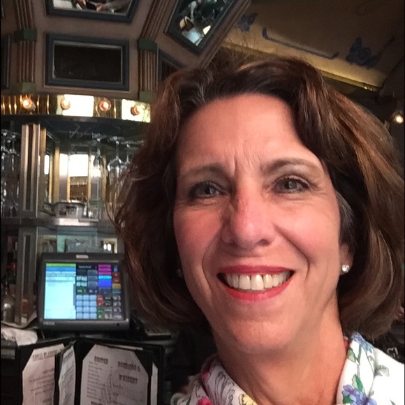 Meet your Posher, Julie g - Picture 1 of 1