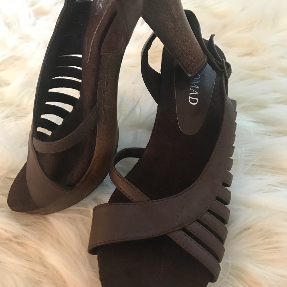 Chunky boho brown leather and wood heels size 8
